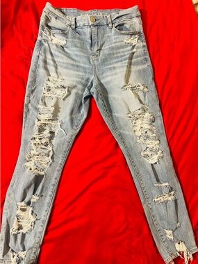American Eagle Outfitters Light Wash Distressed Skinny Jeans